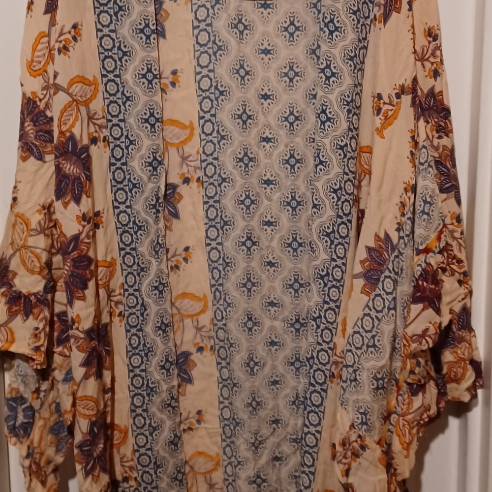 Ladies Coverup - Picture 5 of 6